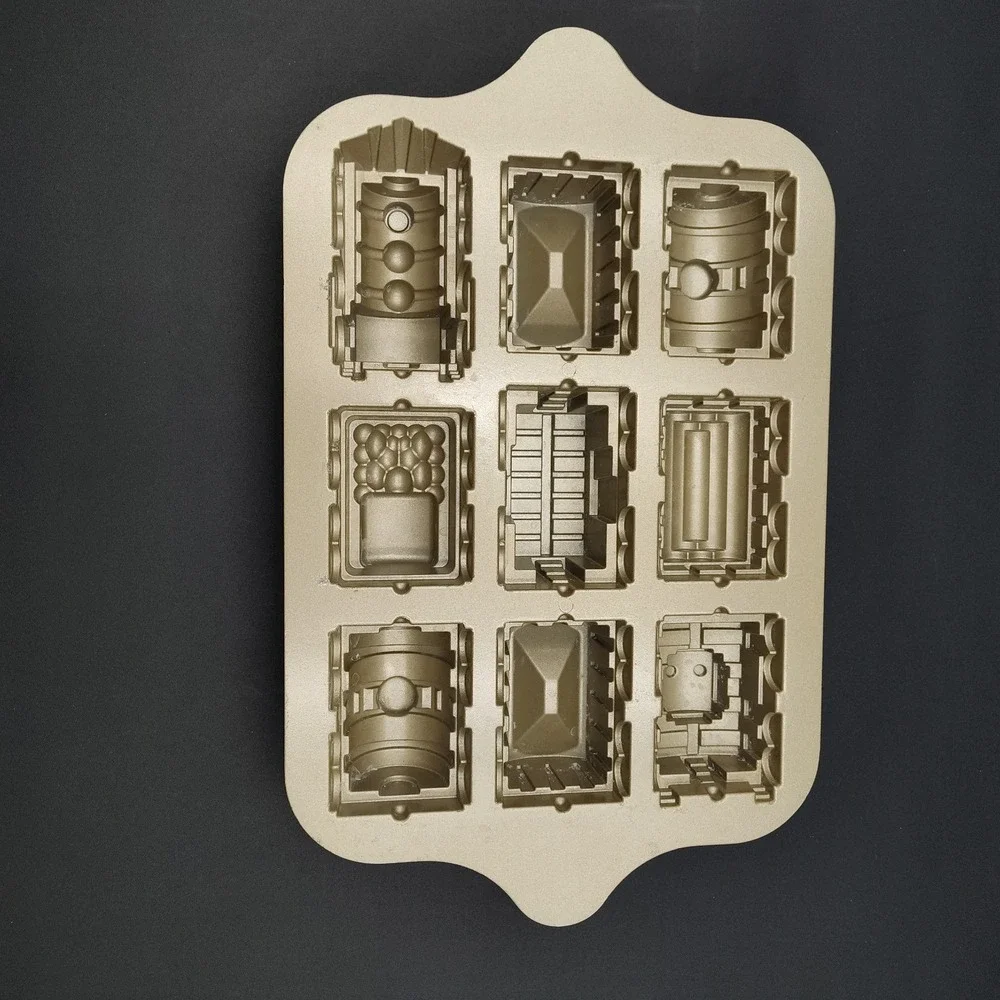 NORDIC WARE Train Cake Pan Choo‎ Choo 9-Car Duty 5 Cups Functions Great 📸👀📏